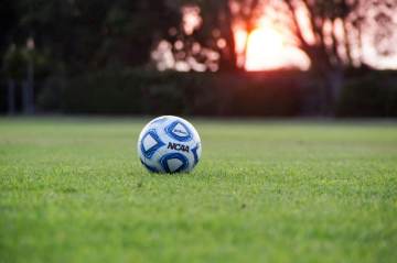 英格兰三条线均衡领跑世界杯，西班牙法国伤病困扰（配图示意）